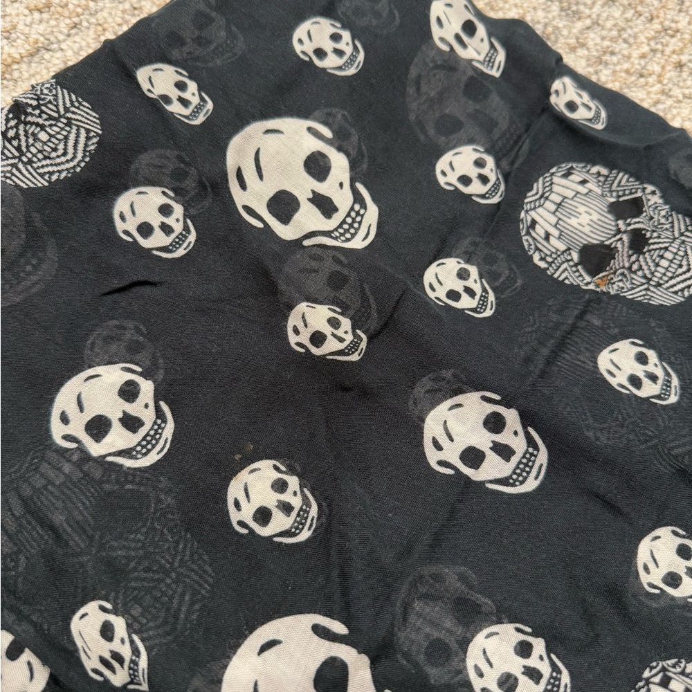 Alexander McQueen Black Skull Scarf - Picture 9 of 10